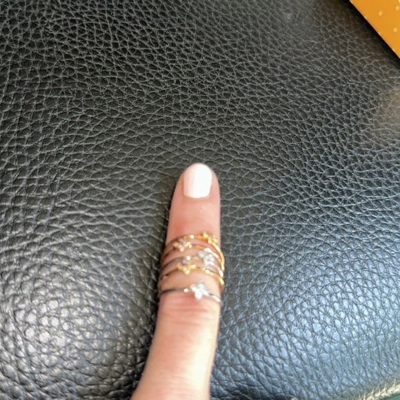 Stella & Dot Moraley Flower Stackable Ring - Size 6 - Picture 4 of 4